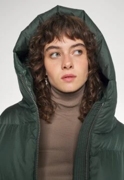 Marc O'Polo Long Fixed Hood - Bodywarmer - Pine Forest -Marc O'Polo 0cd6fea4519648f8a39348c1c9577ac8