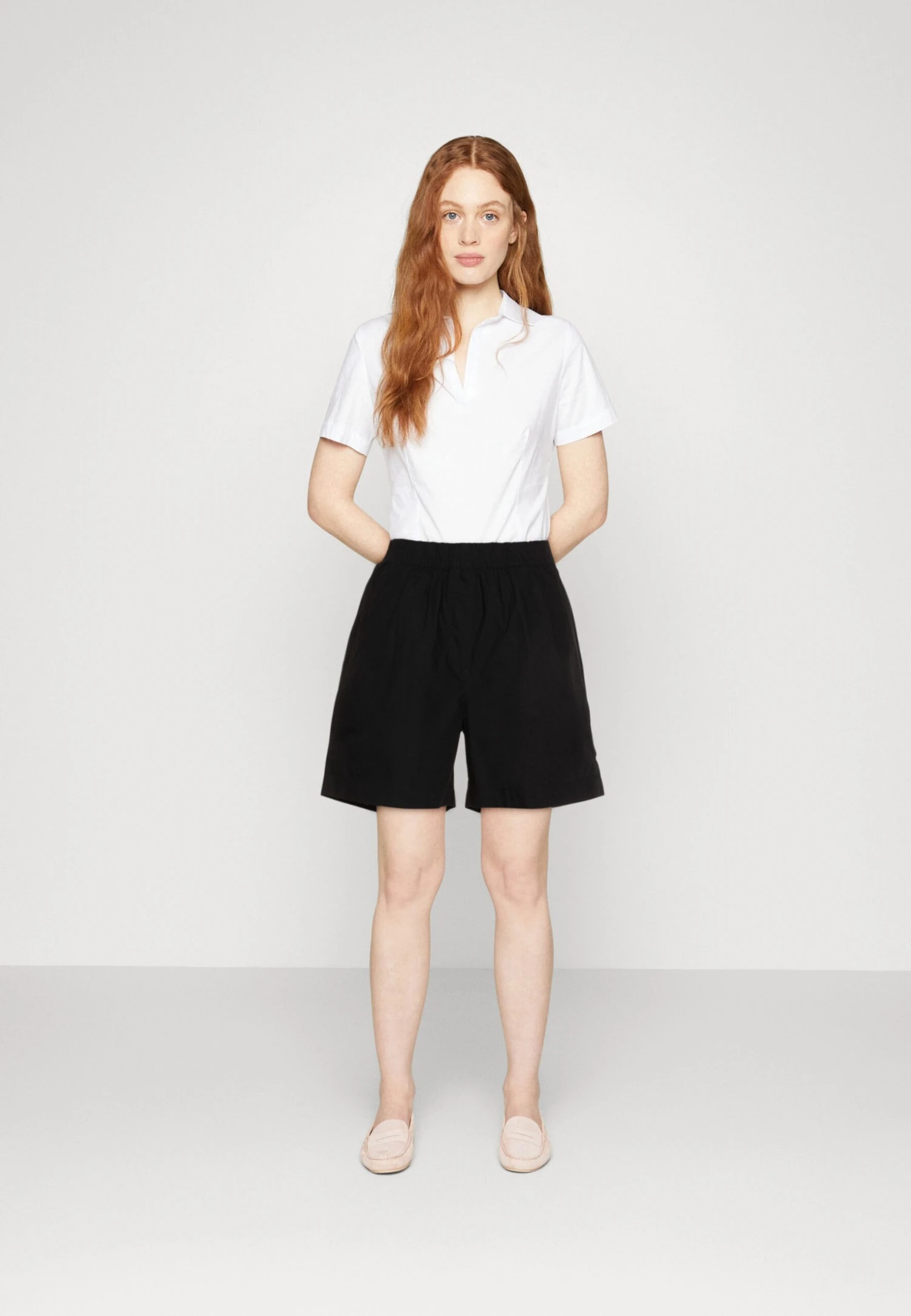 Marc O'Polo Essential Elastic Waist Pleats French Pockets - Shorts - Black 4 Marc O'Polo Essential Elastic Waist Pleats French Pockets - Shorts - Black - Afbeelding 2
