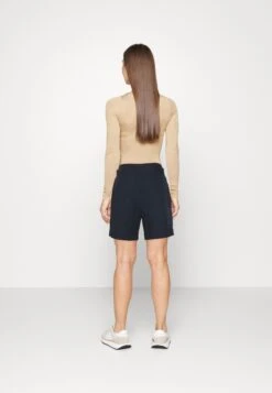 Marc O'Polo High Rise Pleats Belt - Shorts - Deep Blue Sea -Marc O'Polo 334da4110f2e475eaa661b969e434520