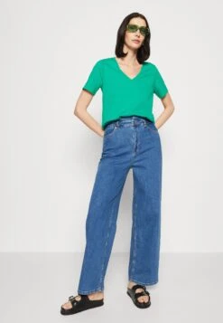 Marc O'Polo DENIM Shortsleeve V Neck Basic Fit - T-Shirt Basic - Amazon Green -Marc O'Polo 44befe2bc9214080bc36d92a7175b1a5