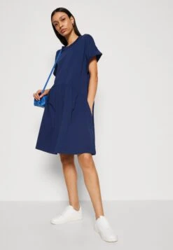 Marc O'Polo DENIM Dress T Shirt Style Heavy Ruffles - Jerseyjurk - Admiral -Marc O'Polo 57510937e40e4c9794461565f2324668