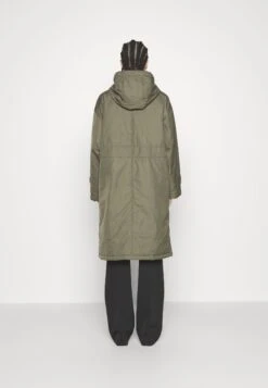 Marc O'Polo Coat Long Padded Fixed Hood Zipper Drawstring Waist - Parka - Olive Crop 14 Marc O'Polo Coat Long Padded Fixed Hood Zipper Drawstring Waist - Parka - Olive Crop -Marc O'Polo 6891794f3bf4452a9d6a61ad7079317f