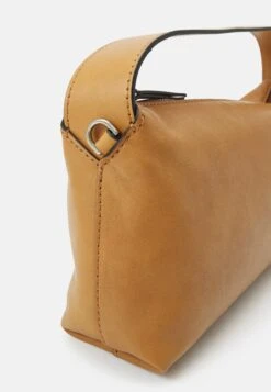 Marc O'Polo Mod Turis - Handtas - True Camel -Marc O'Polo 6d8cd5f5a5d249c5b1ce70eeeadbe104