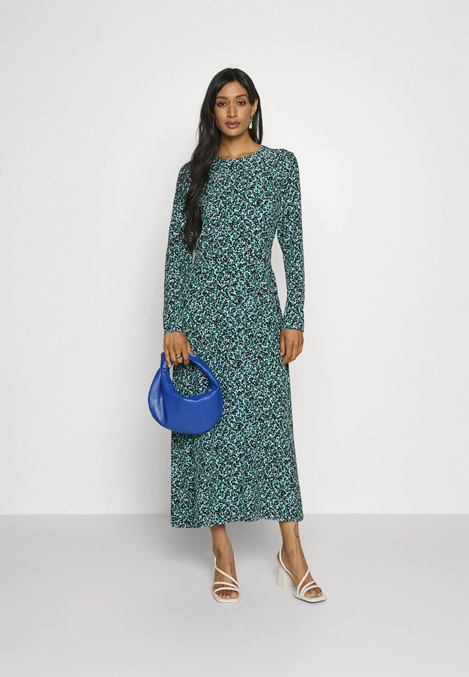 Marc O'Polo DENIM Dress Longsleeve Open Back Detail - Maxi-Jurk - Fresco Blue 4 Marc O'Polo DENIM Dress Longsleeve Open Back Detail - Maxi-Jurk - Fresco Blue - Afbeelding 2