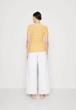 Marc O'Polo Short Sleeve V Neck - T-Shirt Print - Multi/Faded Marigold -Marc O'Polo 8650a4fa8a1e499c87e1f97f9712a695