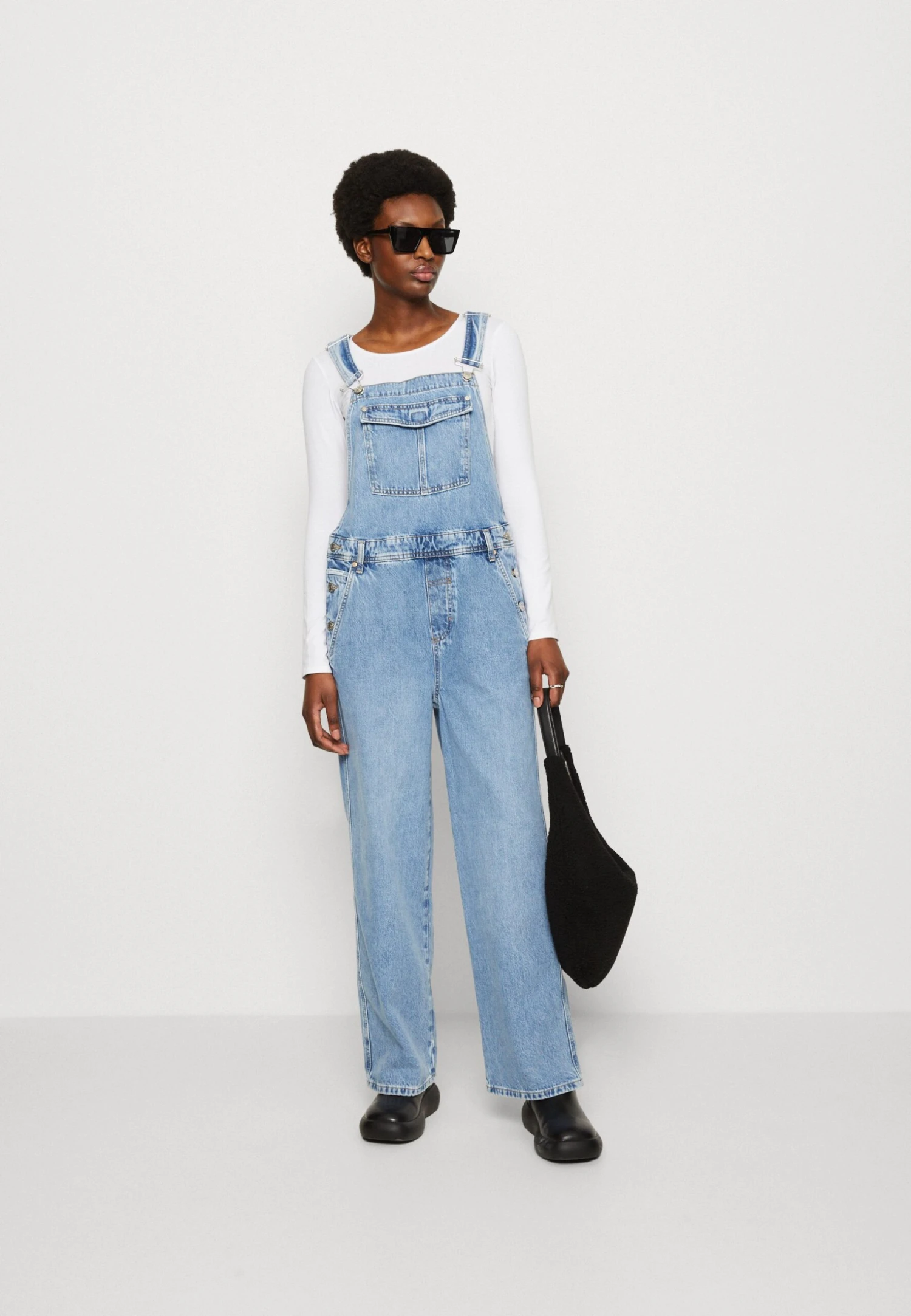 Marc O'Polo DENIM Dungaree Relaxed Fit Low Crotch Loose Leg Regular - Tuinbroek - Multi/Authentic Worn Light Blue 4 Marc O'Polo DENIM Dungaree Relaxed Fit Low Crotch Loose Leg Regular - Tuinbroek - Multi/Authentic Worn Light Blue - Afbeelding 2