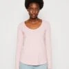 Marc O'Polo DENIM Longsleeve V Neck Regular Fit - Longsleeve - Matte Rose -Marc O'Polo a86b0727b3f64c2bbd6c09bcc04884ba