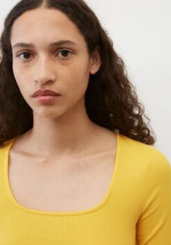 Marc O'Polo DENIM Modern Halfsleeve Square Neckline - T-Shirt Basic - Cream Gold -Marc O'Polo a9a1614821214c67a3126047bca7800c