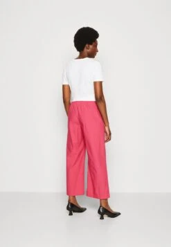 Marc O'Polo Pants Relaxed Style Straight Fit Slightly Cropped - Broek - Dahlia Pink -Marc O'Polo b94235a3e4ea4e40af56df10ed8006f4