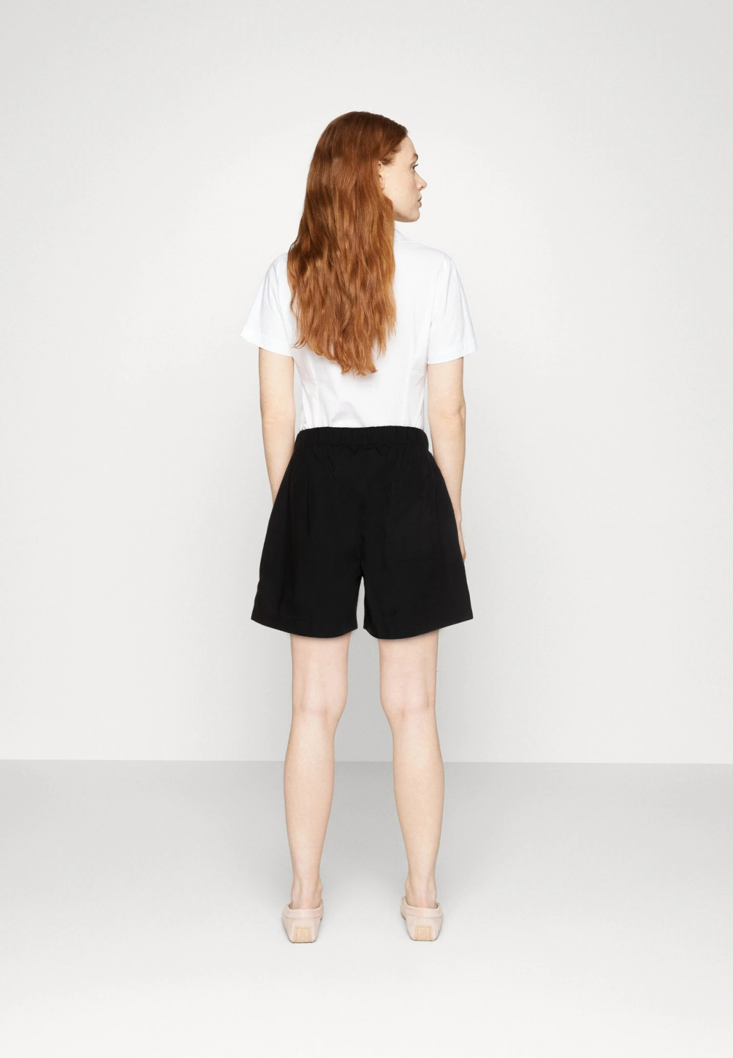 Marc O'Polo Essential Elastic Waist Pleats French Pockets - Shorts - Black 5 Marc O'Polo Essential Elastic Waist Pleats French Pockets - Shorts - Black - Afbeelding 3