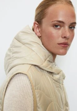 Marc O'Polo Onion Quilting Padded Side Slits Fixed Hood Patch - Bodywarmer - Jonesboro Cream -Marc O'Polo eced63f9c37b4c639cdc864d1959ac2f
