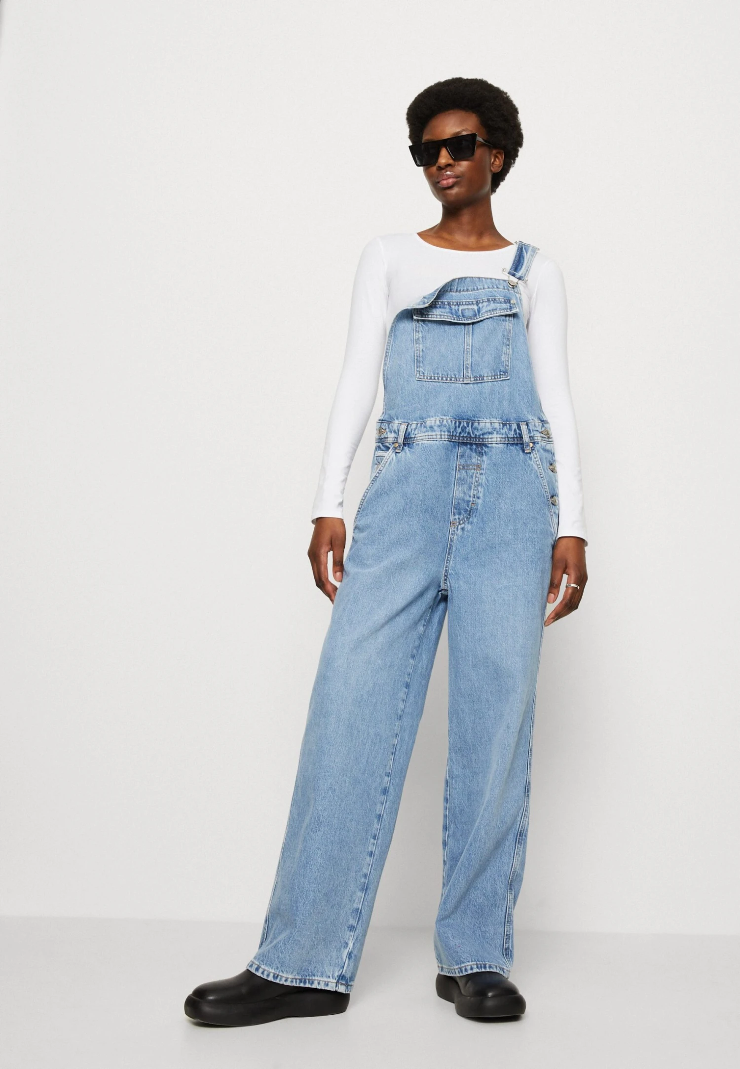 Marc O'Polo DENIM Dungaree Relaxed Fit Low Crotch Loose Leg Regular - Tuinbroek - Multi/Authentic Worn Light Blue 6 Marc O'Polo DENIM Dungaree Relaxed Fit Low Crotch Loose Leg Regular - Tuinbroek - Multi/Authentic Worn Light Blue - Afbeelding 4